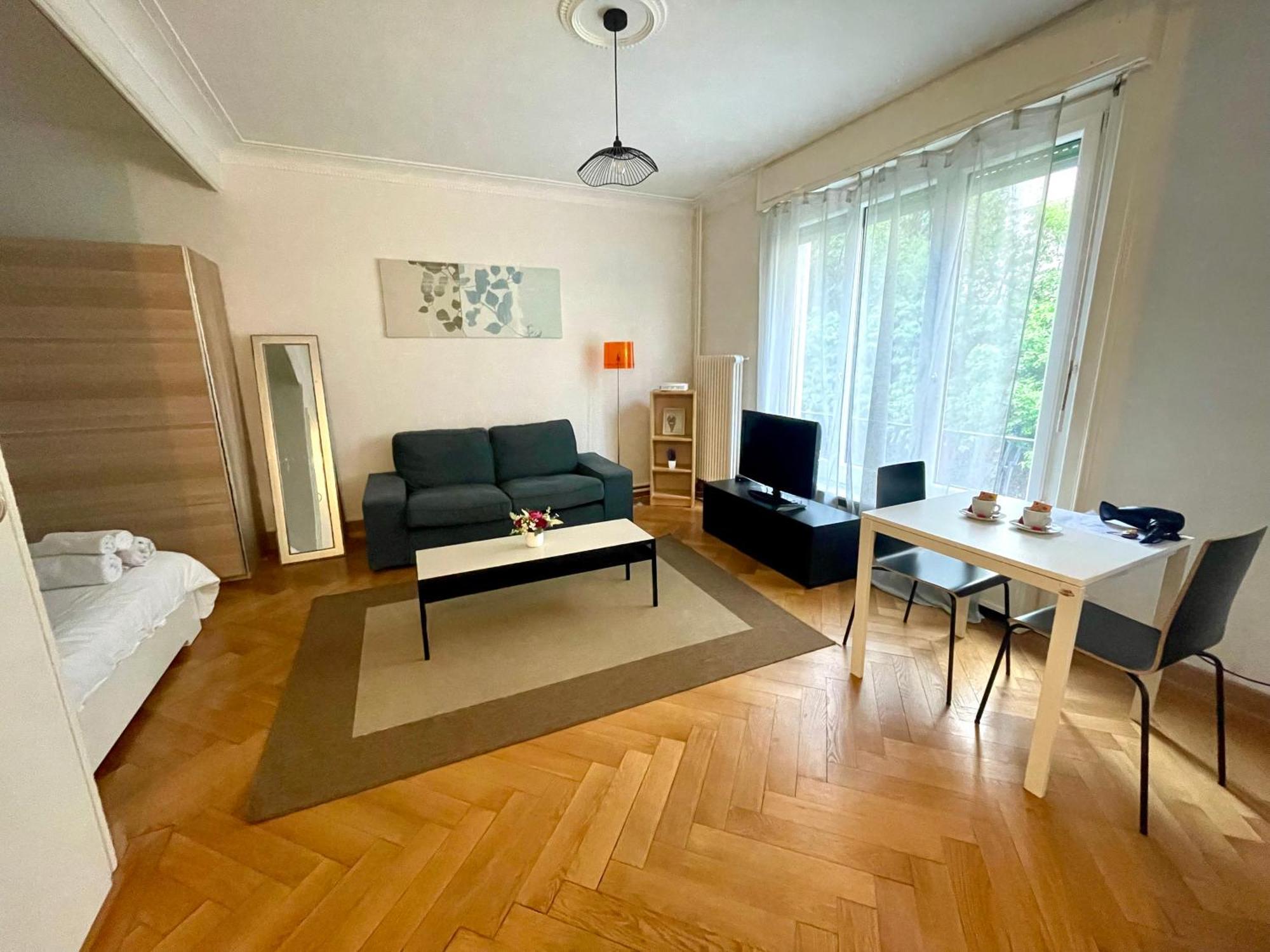 Apartment Meuble Proche De La Gare De 12 *