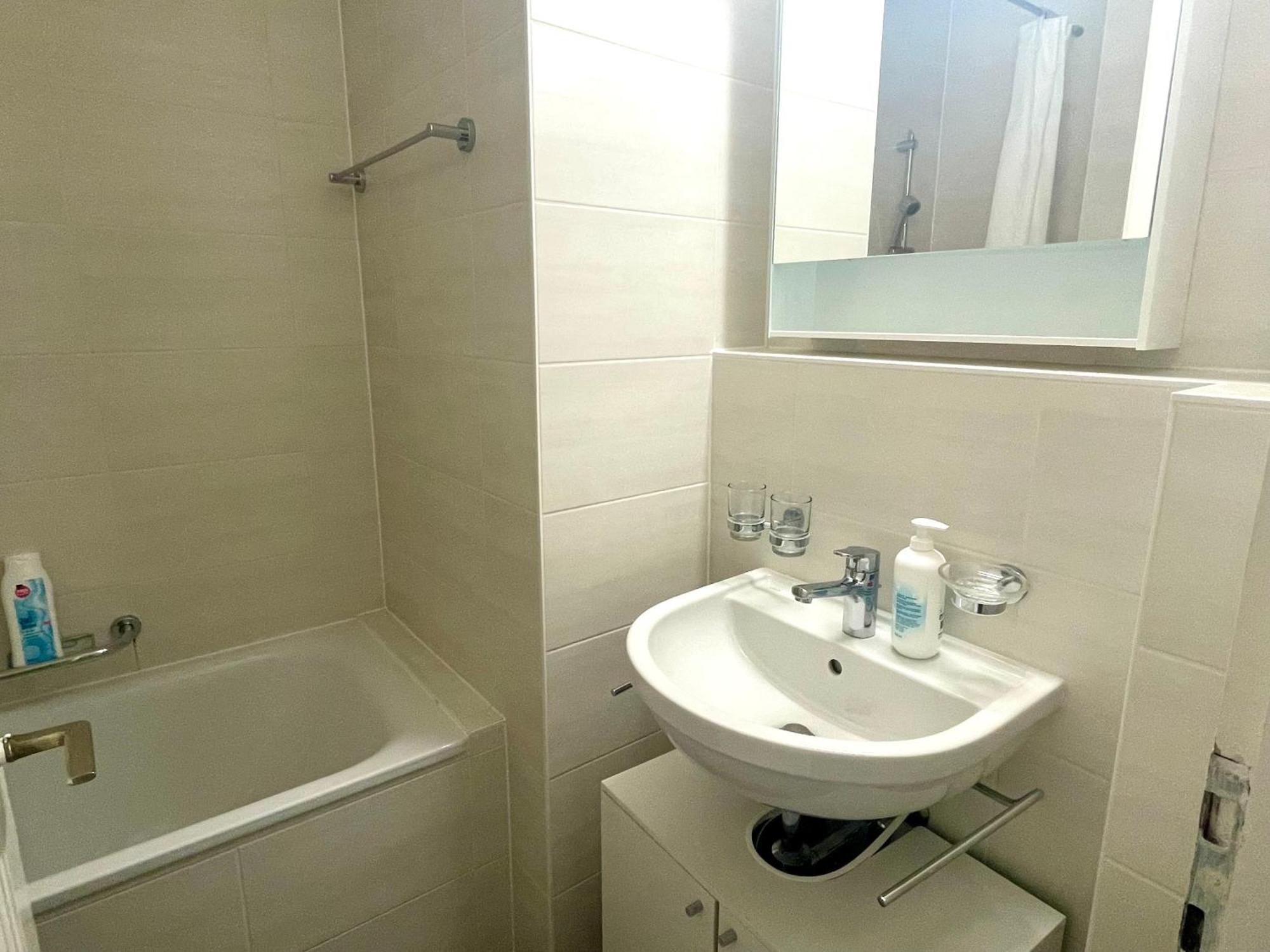 Apartment Meuble Proche De La Gare De 12